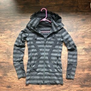 Lululemon jacket size 2